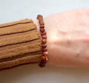 Nirrimis armbånd til voksne, Raw Caramel - uslebet rav