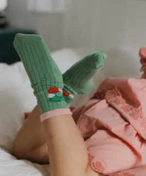 Minipop bambusstrømper frill, frosty green med jordbær