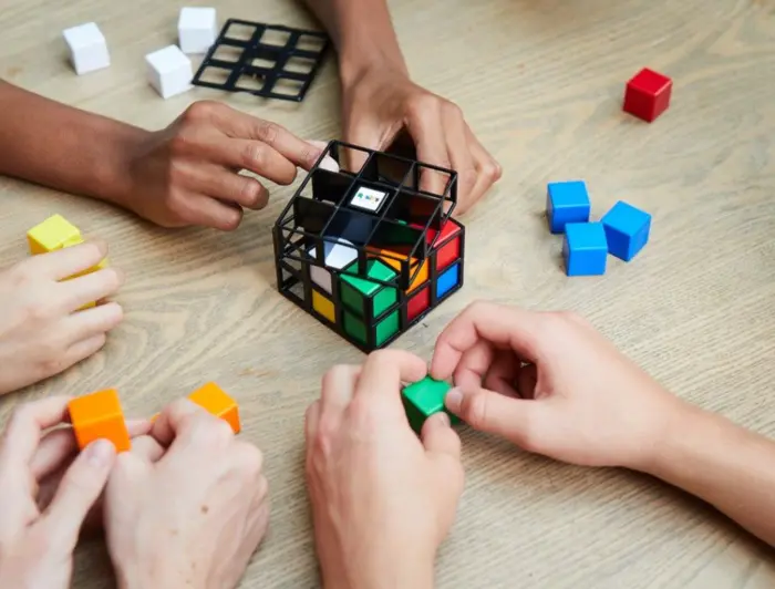 Rubiks Cage Game - 3 på stribe spil