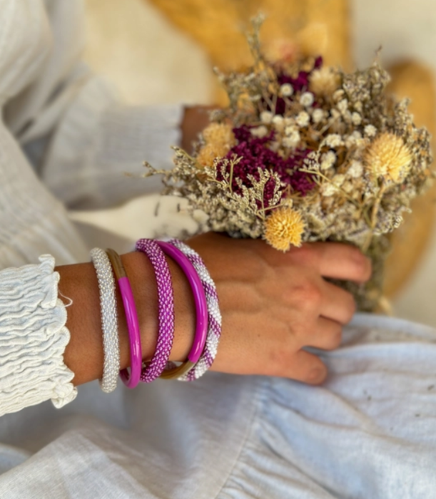 Maison Kizo Nepal armbånd af glasperler, #01 sølv