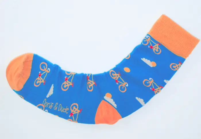 Doris & Dude strømper i bambus/øko bomuld, blå med racercykler
