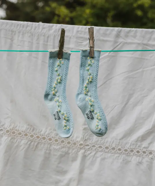 Minipop bambusstrømper mønstret, Clear Sky - lyseblå m blomster