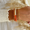 Maison Kizo Nepal armbånd af glasperler, #08 gylden m orange blomst